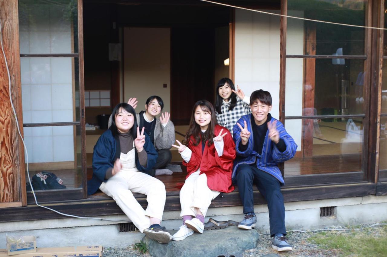 Guest House Yukari Tsuru Exteriör bild